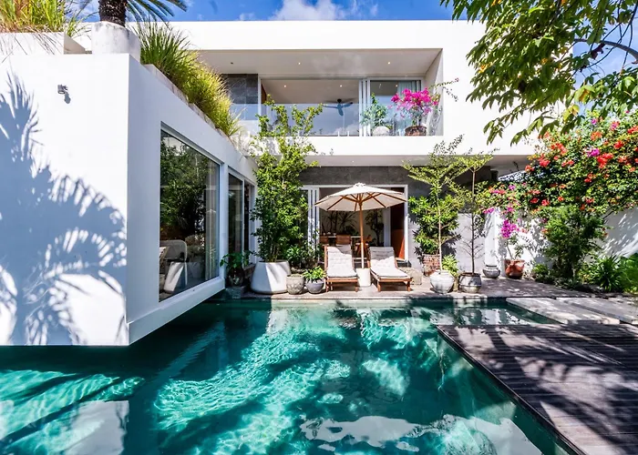Сasa de vacaciones Luxury 3br With Pool Sauna & Garden