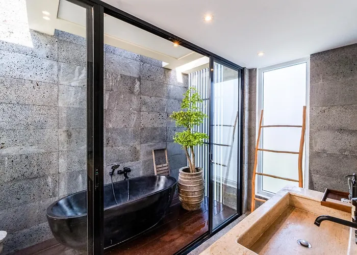 Сasa de vacaciones Luxury 3br With Pool Sauna & Garden