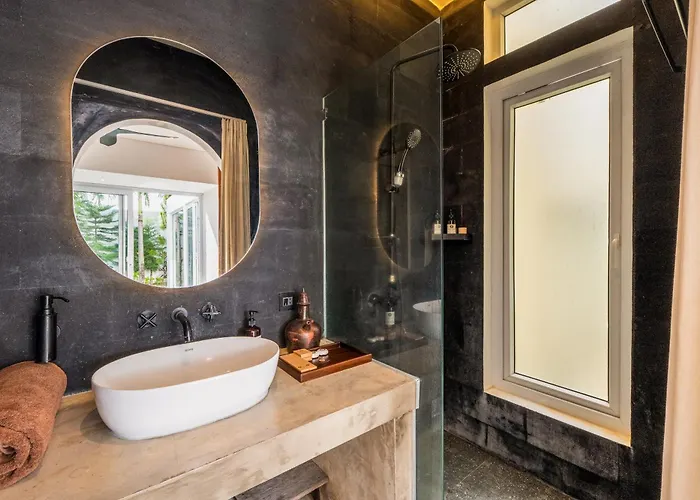 Luxury 3br With Pool Sauna & Garden Сasa de vacaciones