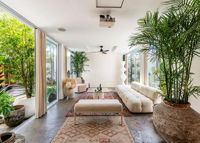 Сasa de vacaciones Luxury 3br With Pool Sauna & Garden