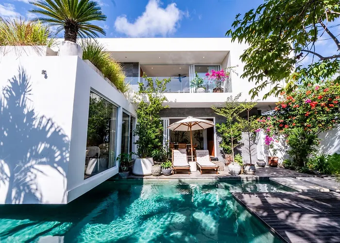 Сasa de vacaciones Luxury 3br With Pool Sauna & Garden Canggu