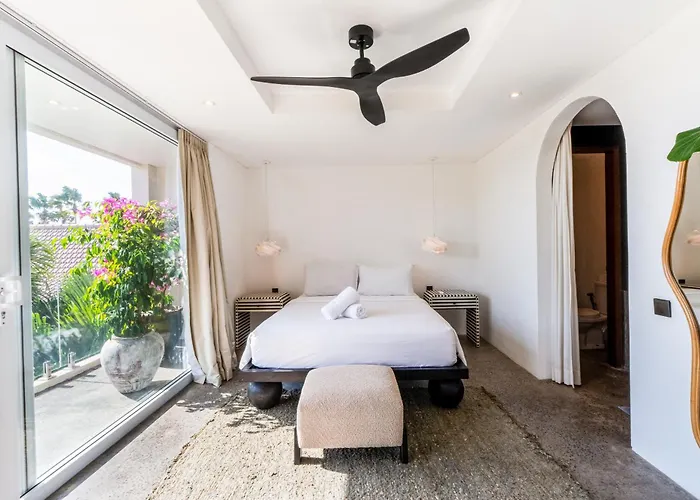 Luxury 3br With Pool Sauna & Garden Сasa de vacaciones Canggu